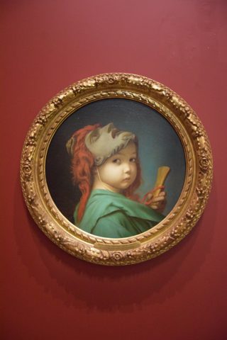 仮面をつけた子供