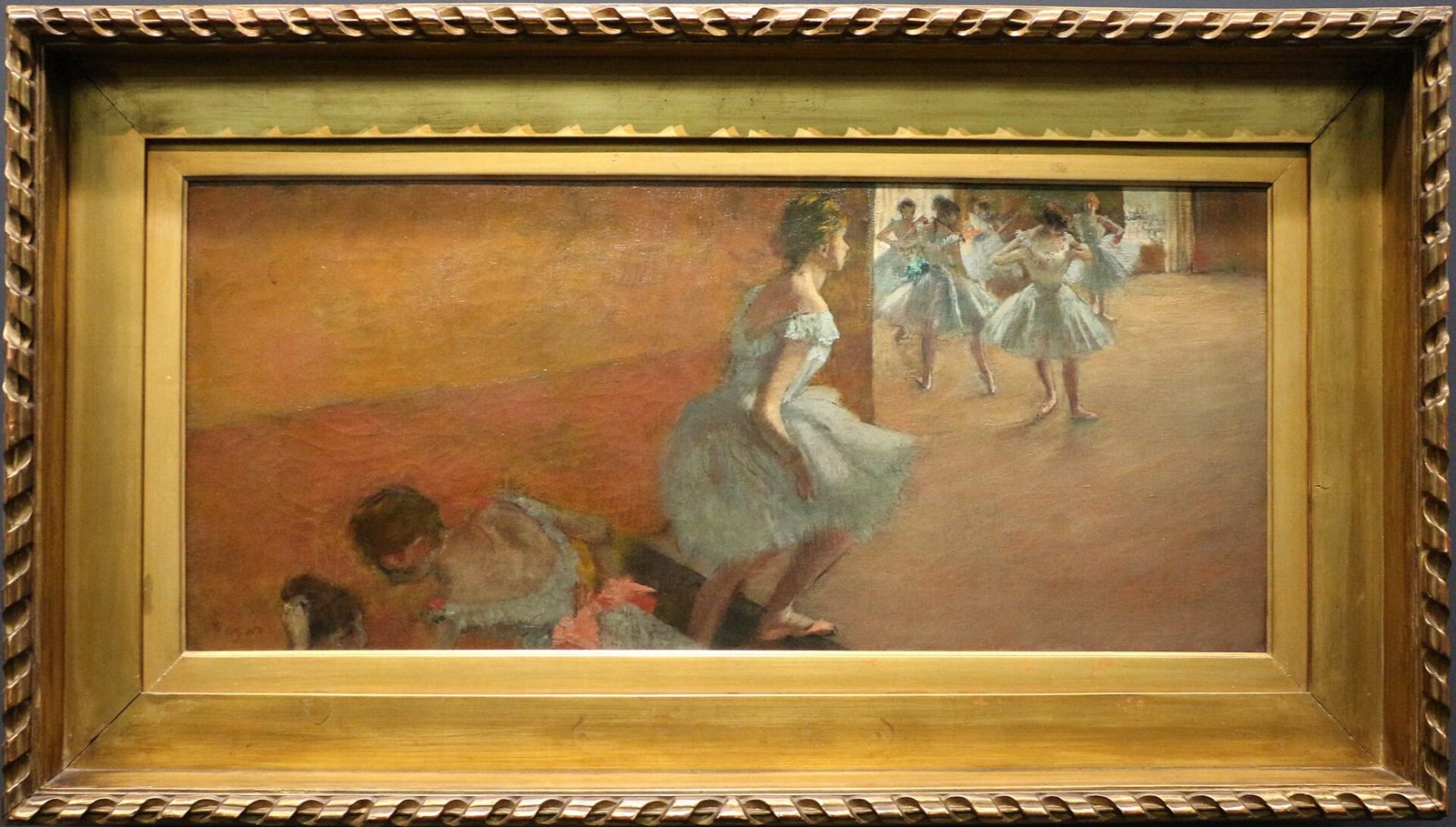Danzatrici che salgono una scala